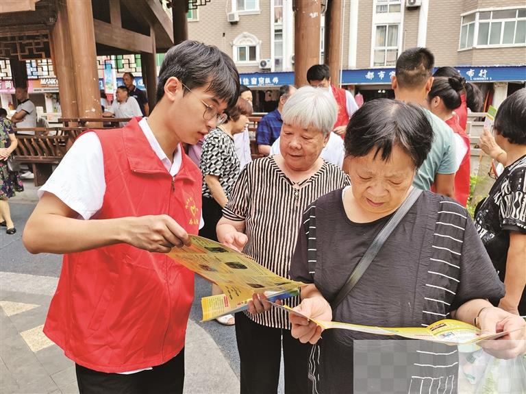 市文明办开展文明旅游宣传志愿活动